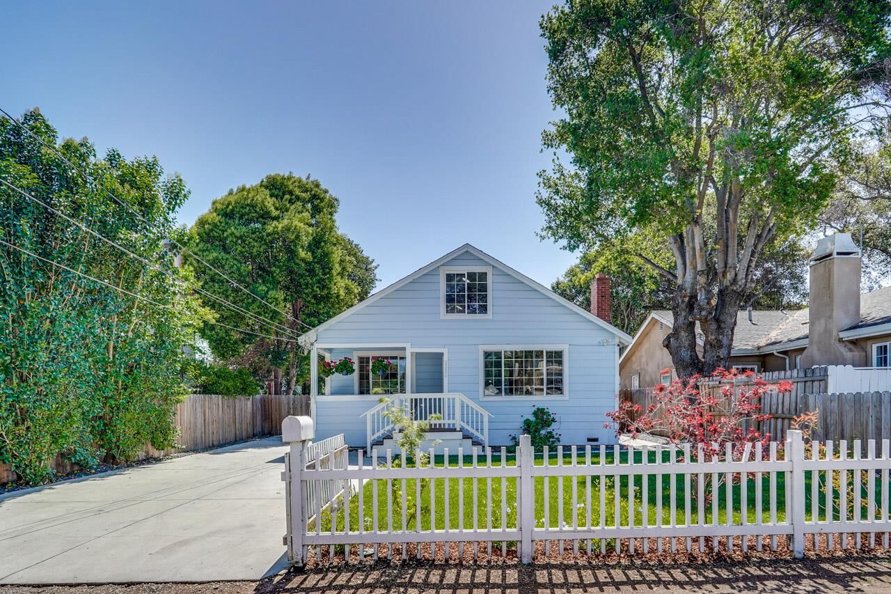 Property Photo:  2220 Ralmar Avenue  CA 94303 