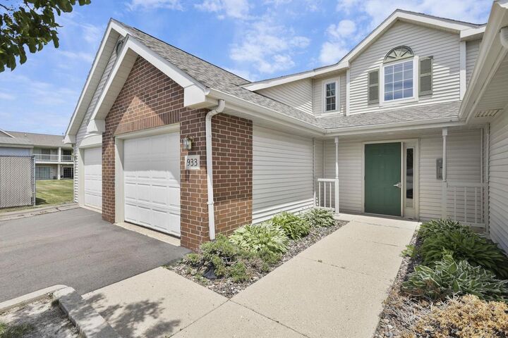 Property Photo: 933 Park Street 101 WI 53575