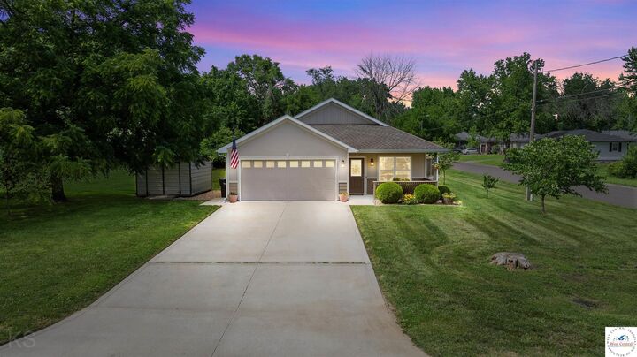 Property Photo: 2221 E 12th MO 65301