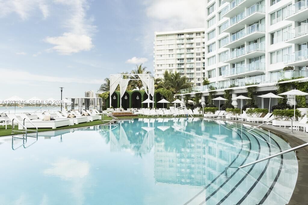 Property Photo: 1100 West Ave 418 FL 33139