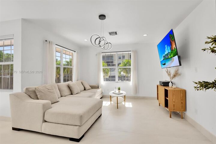 Property Photo: 2940 NE 164th St FL 33160