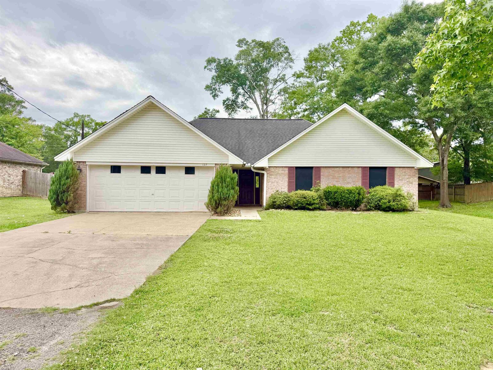 Property Photo: 127 Timbercreek TX 77657