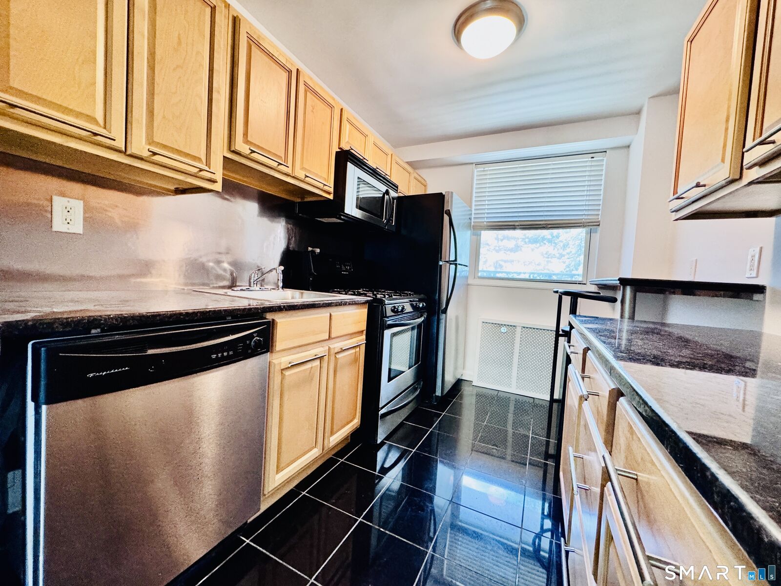 Property Photo:  91 Strawberry Hill Avenue 425  CT 06902 