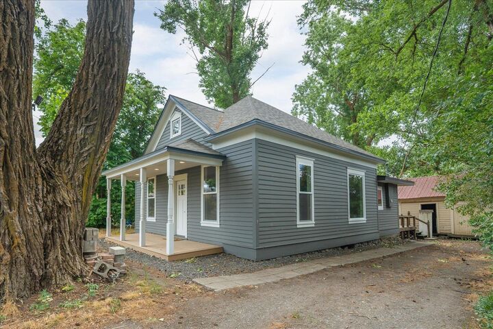 Property Photo:  16647 N Oregon St  WA 99008 