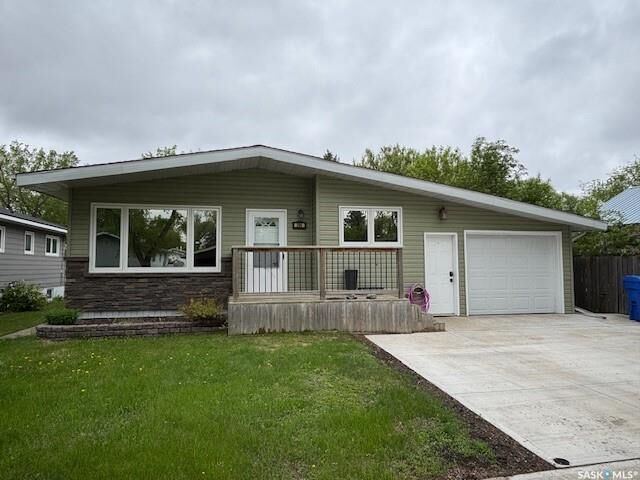 Property Photo: 206 3rd Avenue W SK S0A 0L0