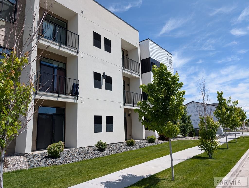 Property Photo:  311 E Lorene Street 1105  ID 83440 
