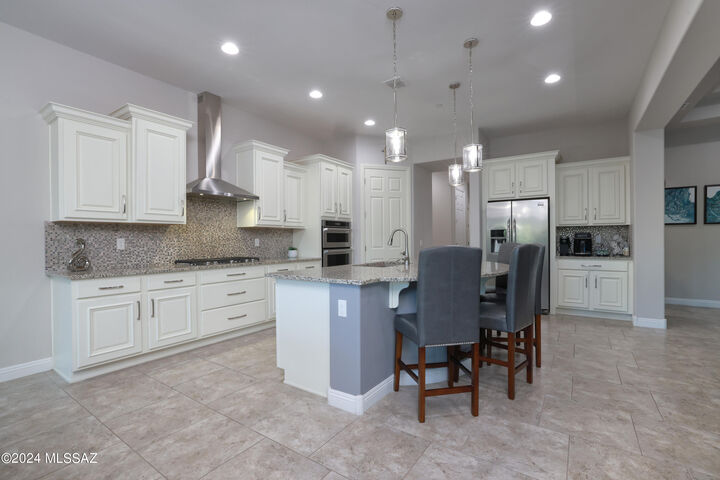 Property Photo: 2542 N Woods End Place AZ 85749