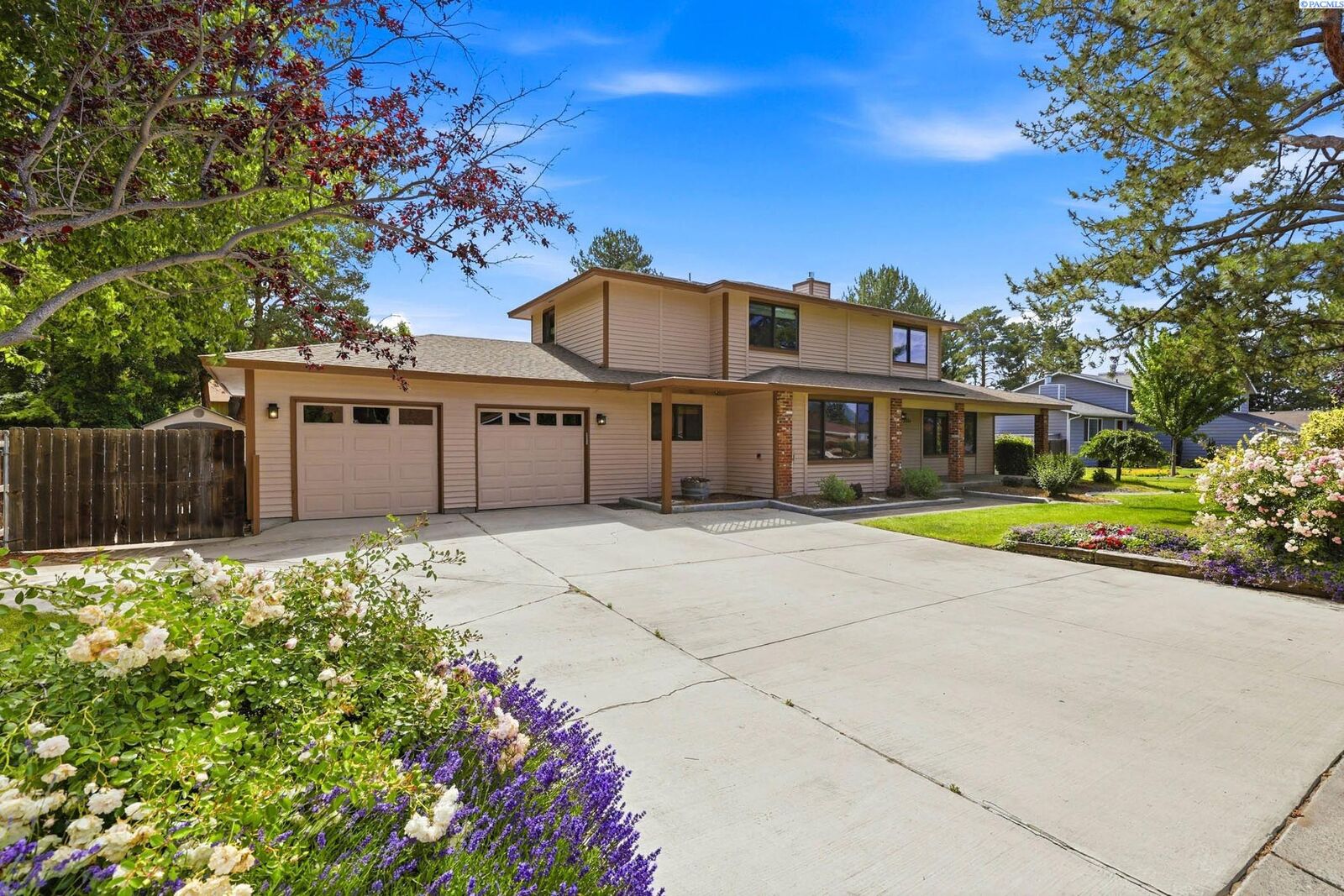 Property Photo:  2024 Hoxie Ave  WA 99354 