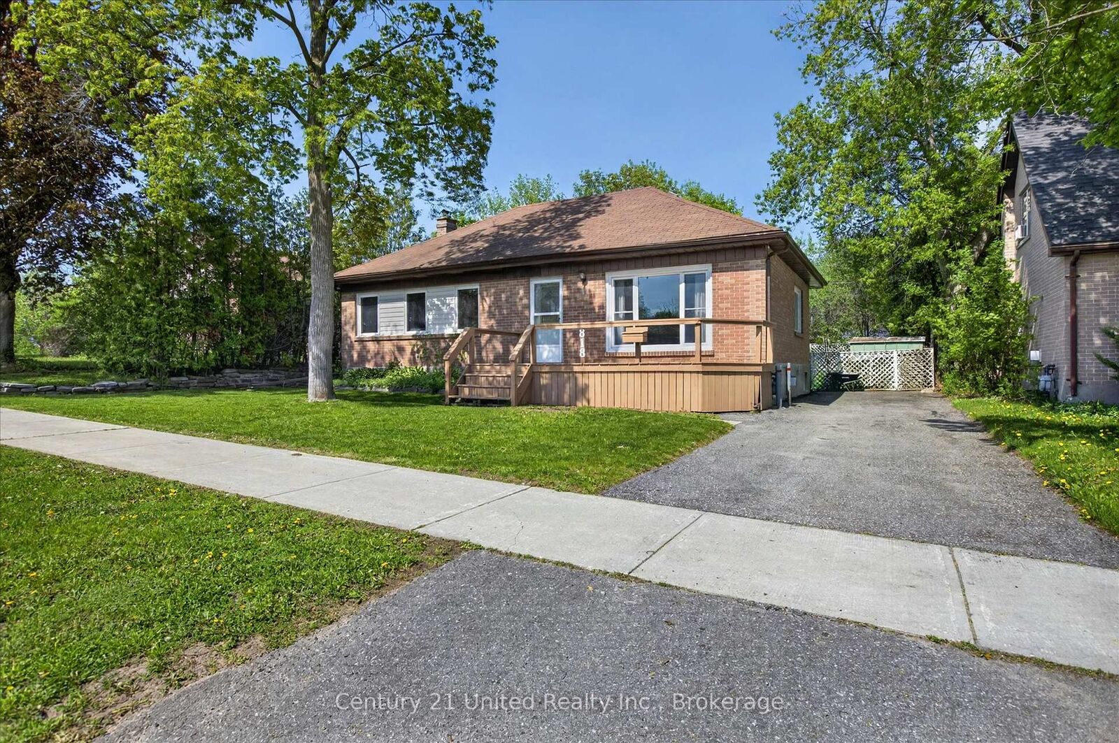Property Photo: 818 Rishor Crescent ON K9H 5C7