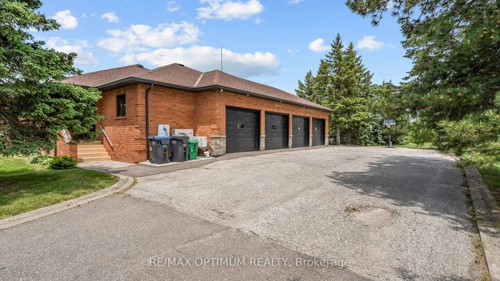 Property Photo: 37 Fenton Way ON L6P 0P4
