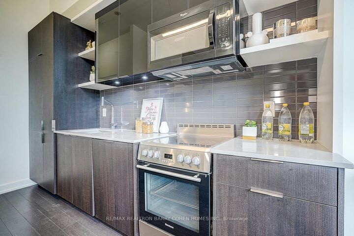 6 Parkwood Avenue Th107 — photo 1