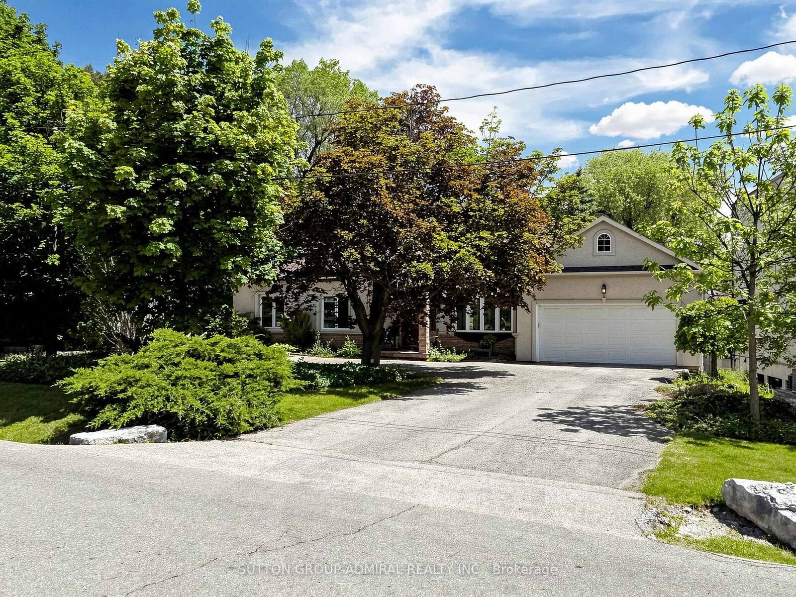 Property Photo: 3 Raymond Drive ON L4J 2E5