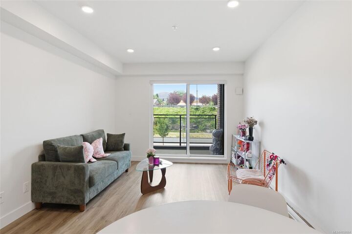 Property Photo: 135 Haliburton St #202 BC V9R 4V9