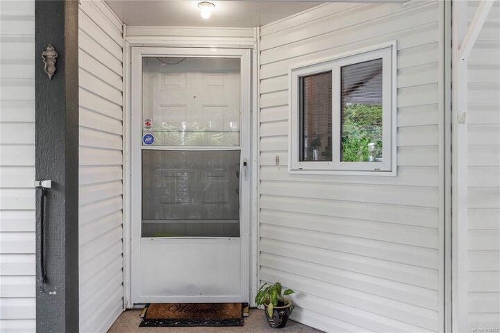 Property Photo: 1948 Valley Oak Dr BC V9R 6N1