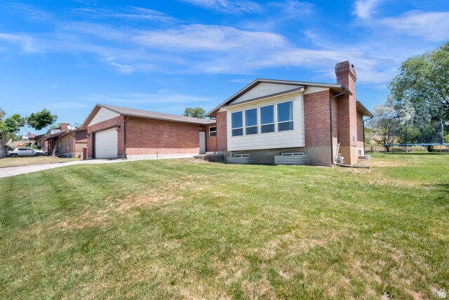 Property Photo: 2902 N 725 W UT 84041