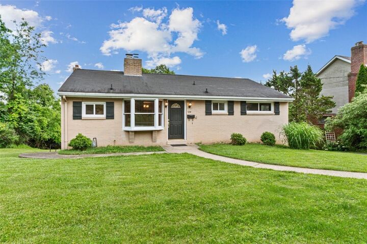 Property Photo: 504 Long Dr PA 15241