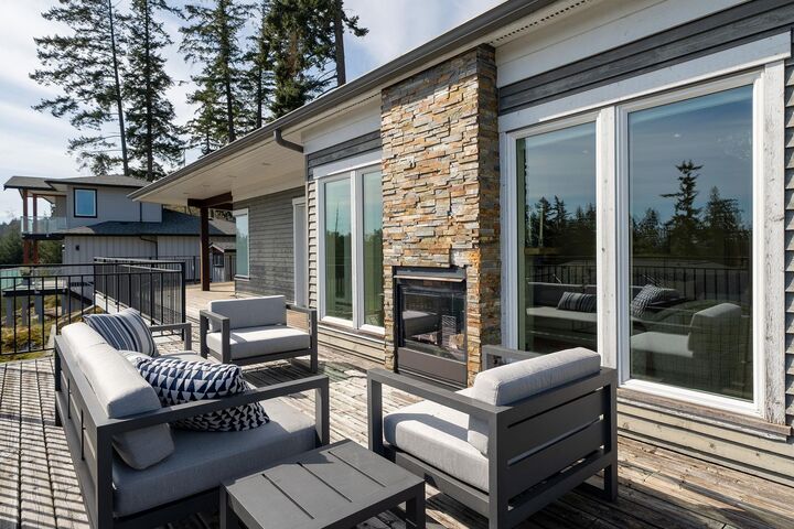 Property Photo: 889 Cowan Point Drive BC V0N 1G2