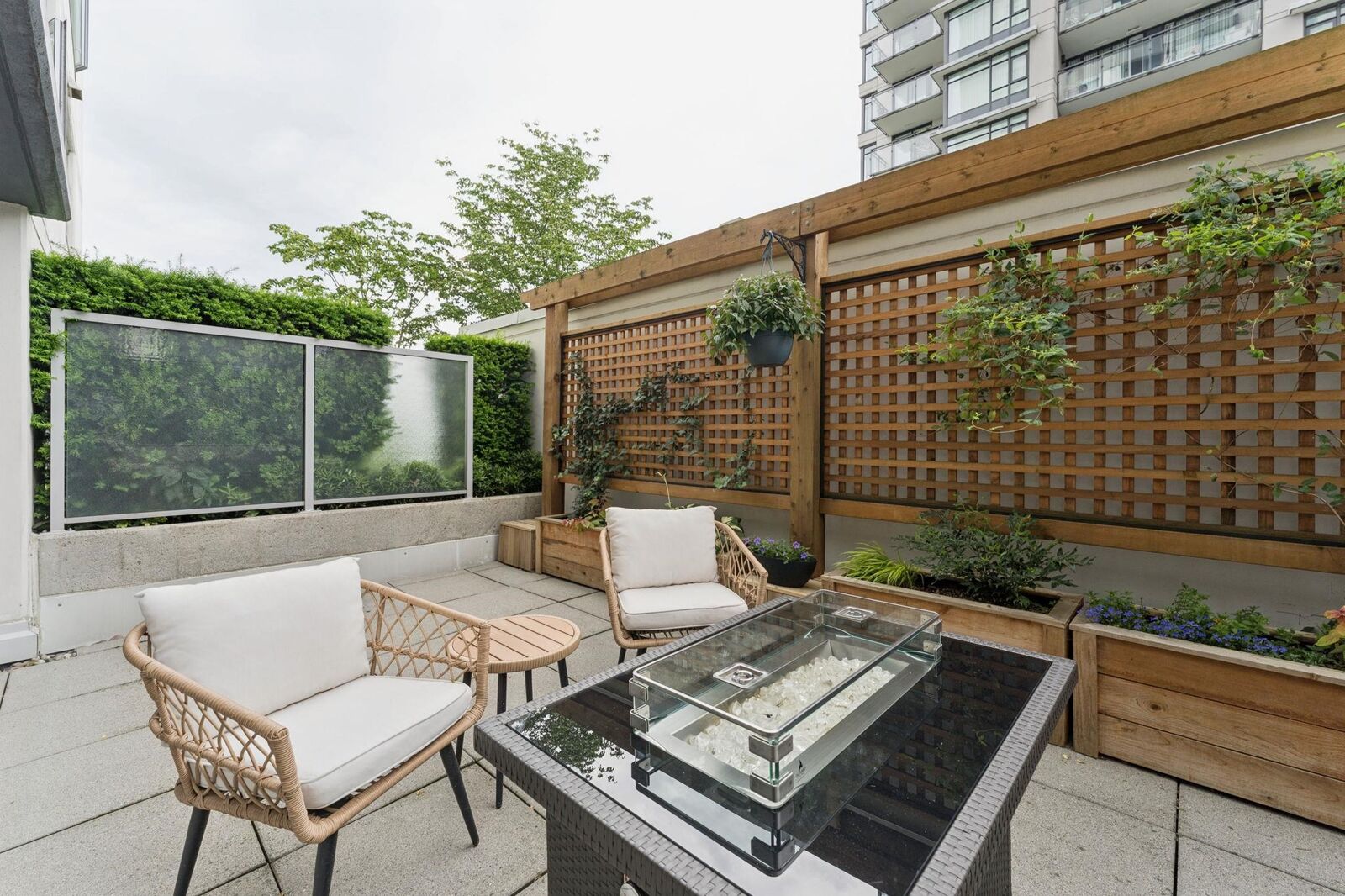 Property Photo:  1320 Chesterfield Avenue 306  BC V7M 0A6 