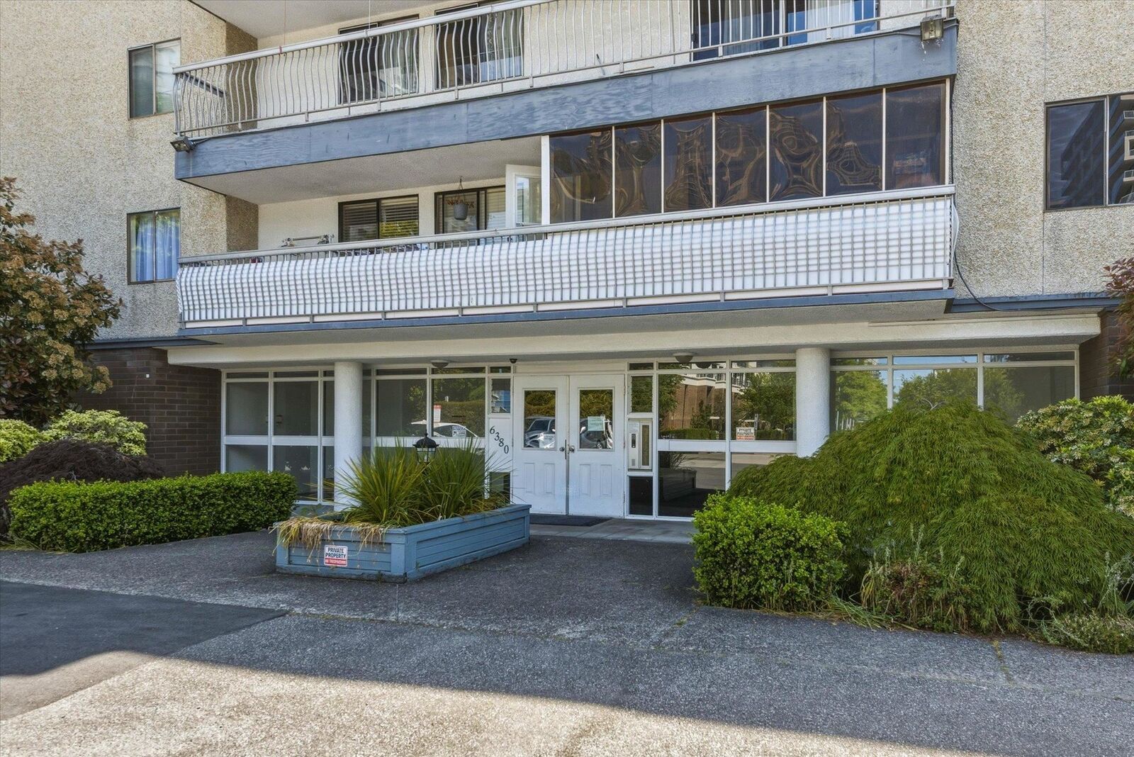 Property Photo: 6380 Buswell Street 304 BC V6Y 2G2