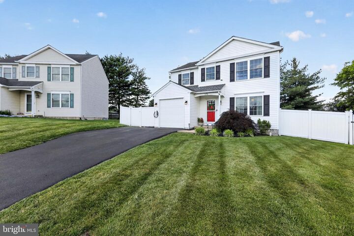 Property Photo:  536 Whitford Circle  PA 18969 