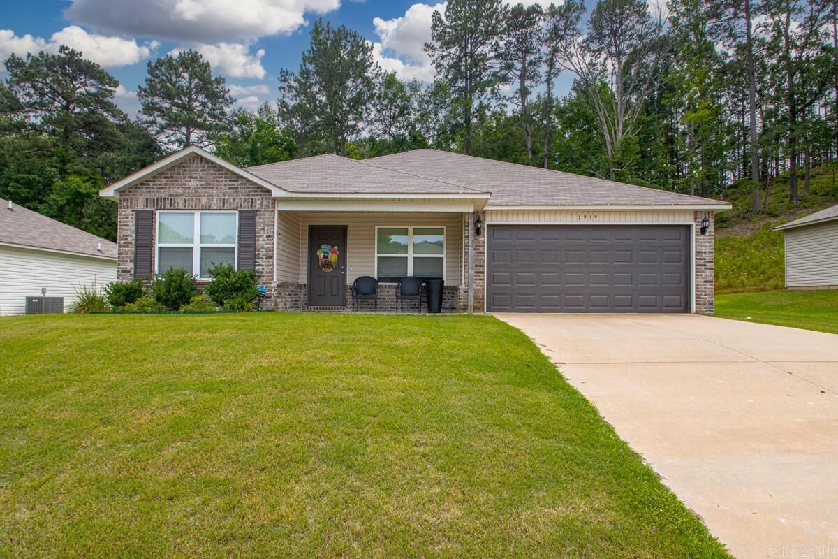 Property Photo: 1939 Auburn Hills Drive AR 72015