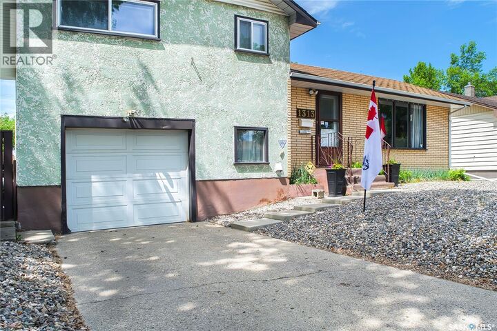 Property Photo: 1313 N Avenue S SK S7M 2R2