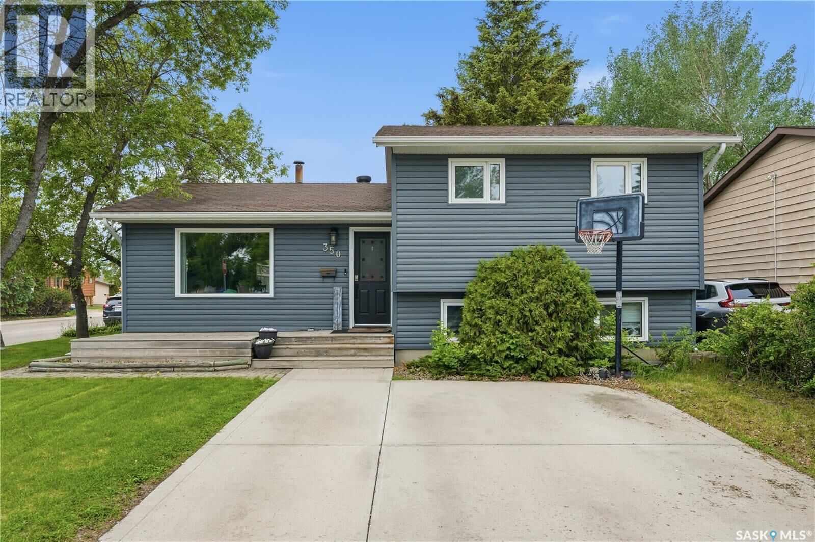 Property Photo: 350 Weyakwin Drive SK S7J 4H5