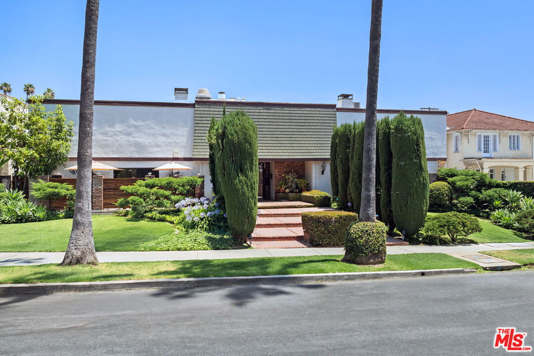 Property Photo: 1910 Rodney Dr CA 90027