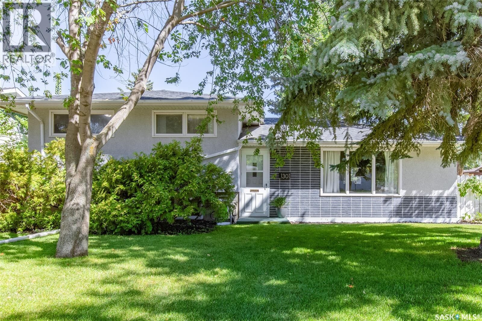 Property Photo: 1301 Queen Crescent SK S6H 3G5