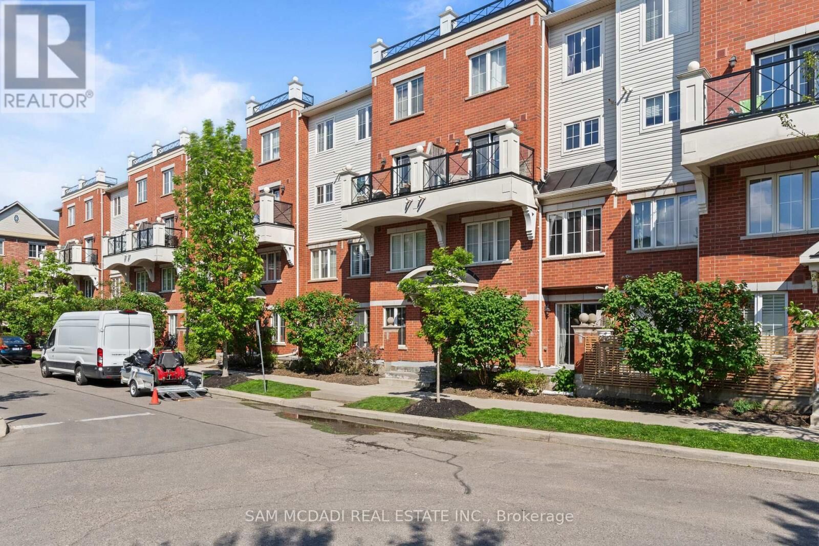 Property Photo: 39 Hays Boulevard 3 ON L6H 0J1