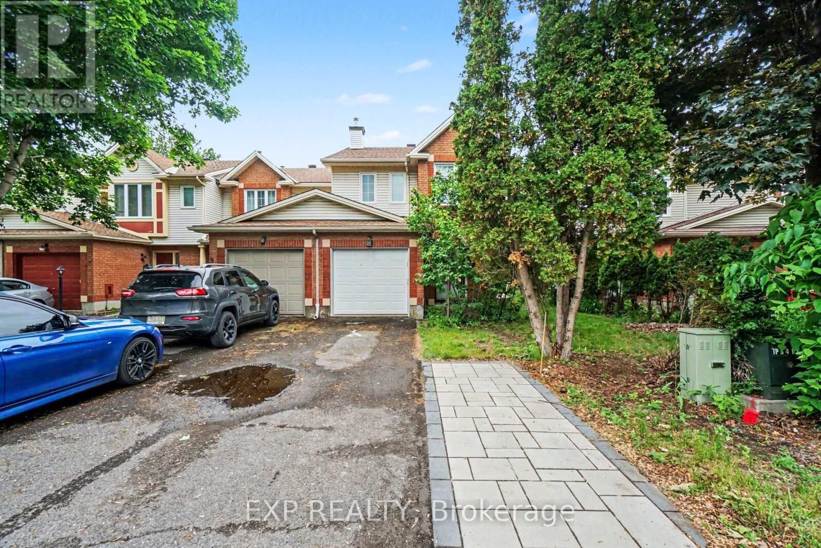 Property Photo:  11 Longshire Circle  ON K2J 4K7 