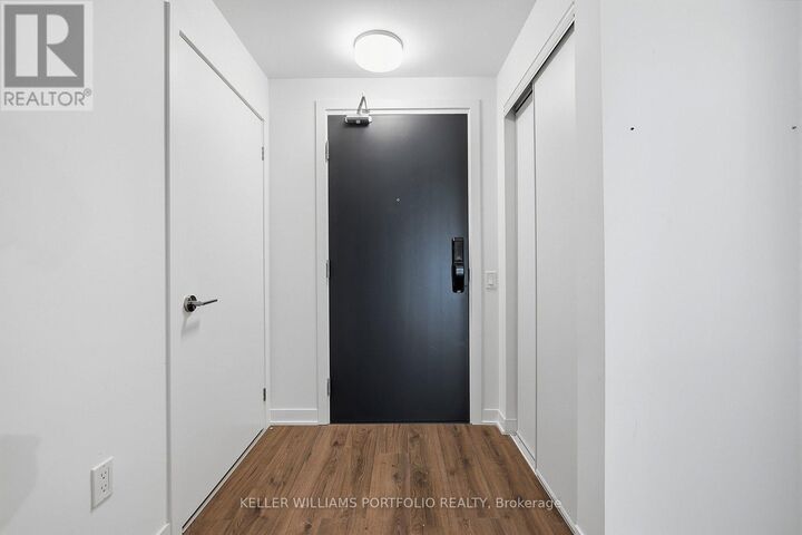 Property Photo: 395 Dundas Street West 821 ON L6M 5R8