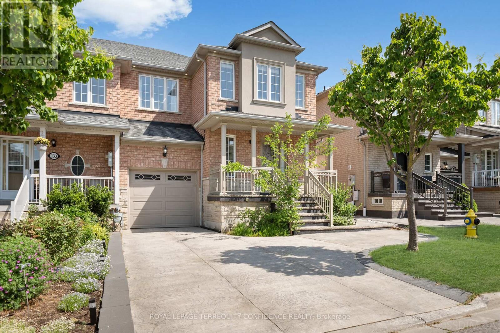 Property Photo:  131 Laurelhurst Crescent  ON L4H 2N1 