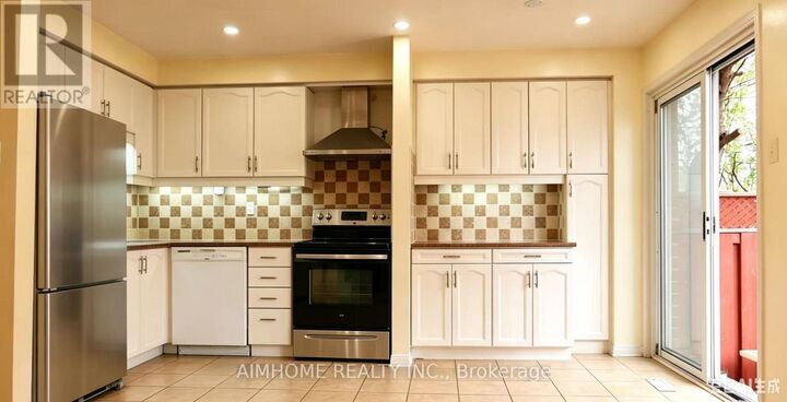 Property Photo:  6905 Glory Court  ON L5N 7E1 