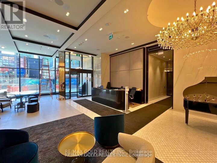 Property Photo:  8 Wellesley Street 5505  ON M4Y 0J5 