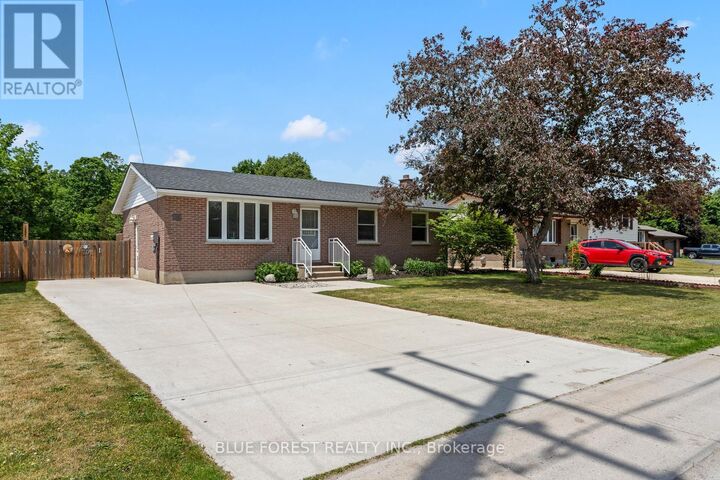 Property Photo:  183 Queen Street  ON N0M 1A0 