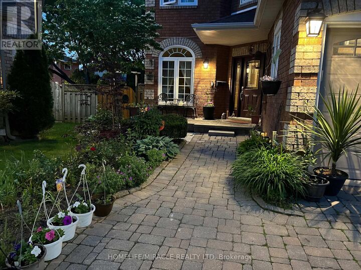 Property Photo:  5522 Fleur-De-Lis Court  ON L5R 2Z6 