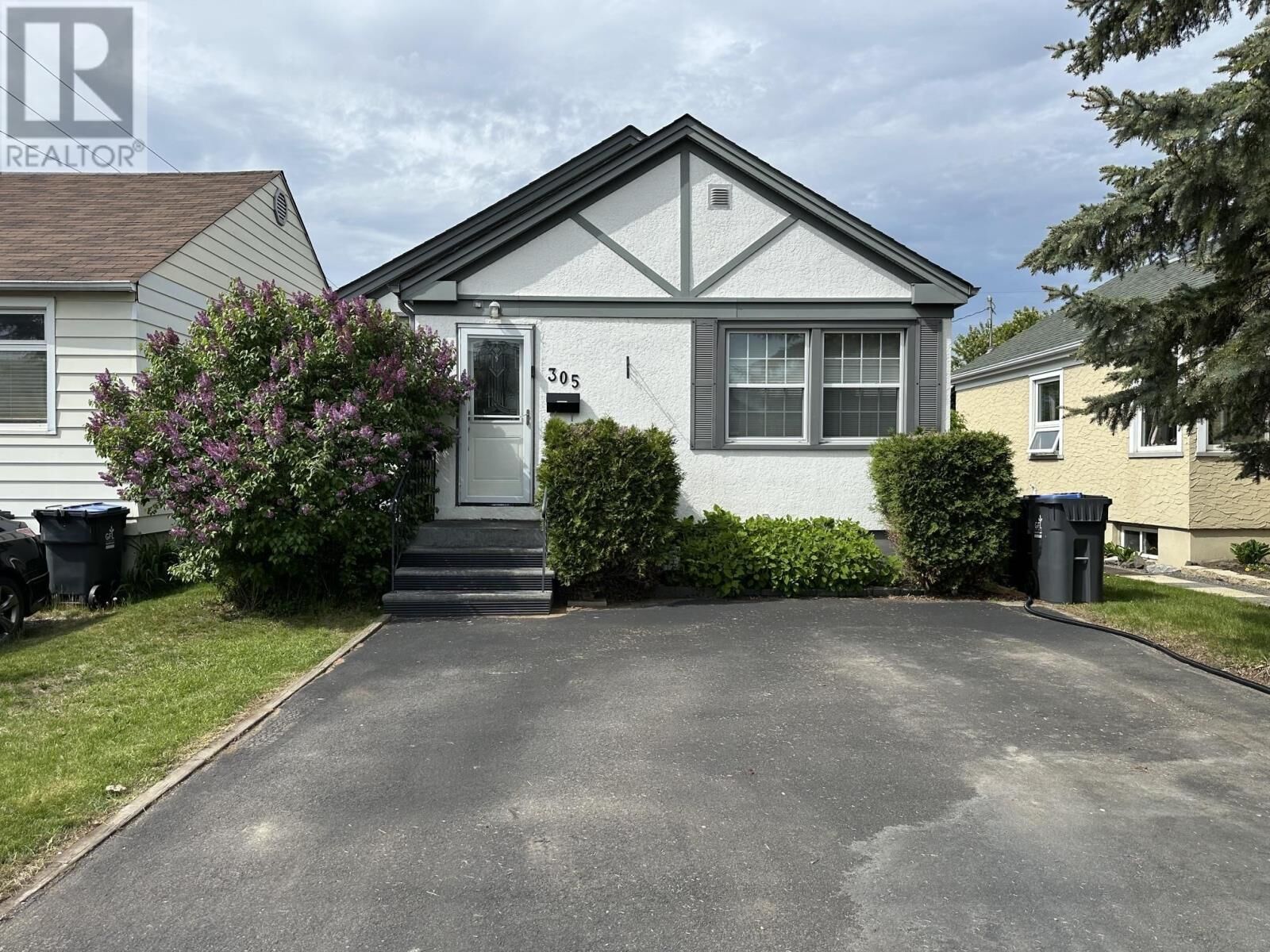 Property Photo:  305 Mary St E  ON P7E 4K1 