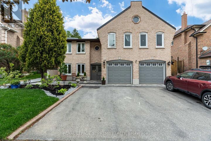 Property Photo:  5 Hacienda Court Unit 2  ON L6Z 3J2 
