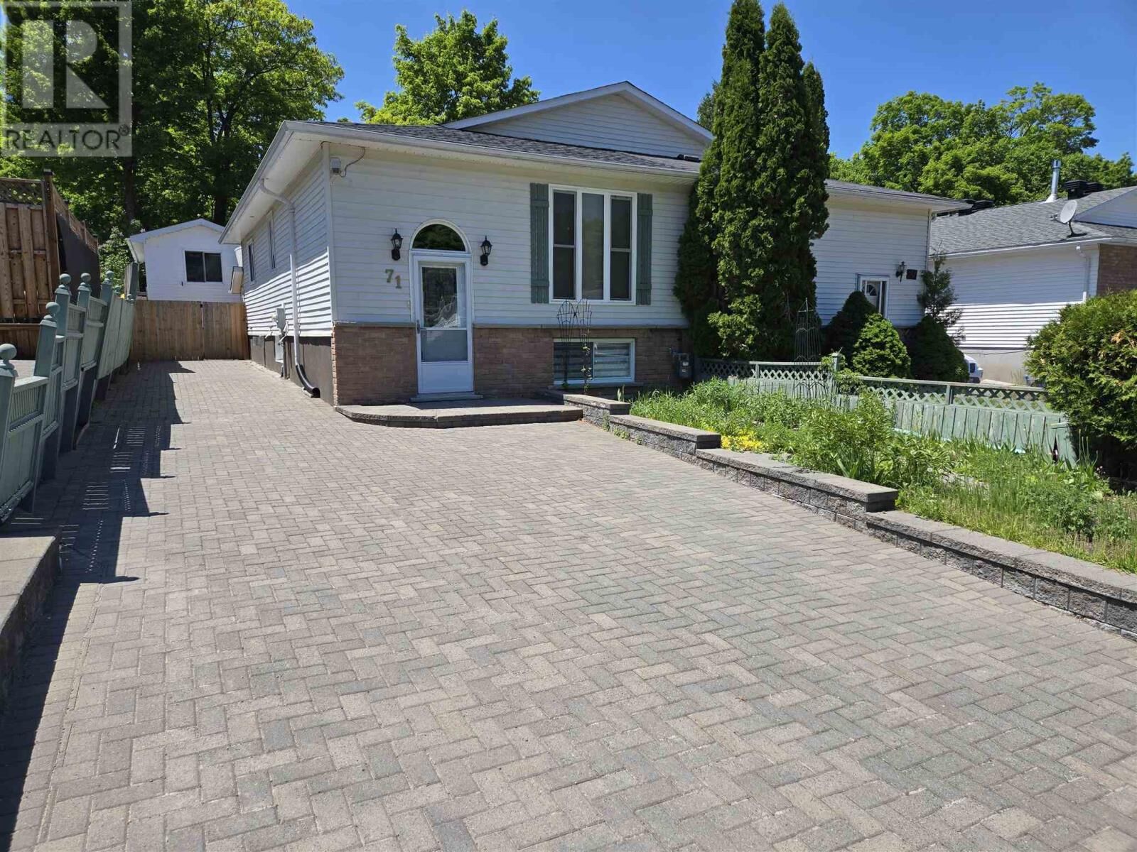 Property Photo: 71 Lawrence Ave ON P5A 3R1