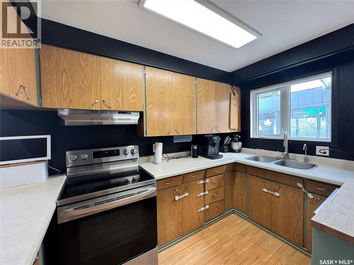 Property Photo:  308 7th Avenue W  SK S0K 0M0 