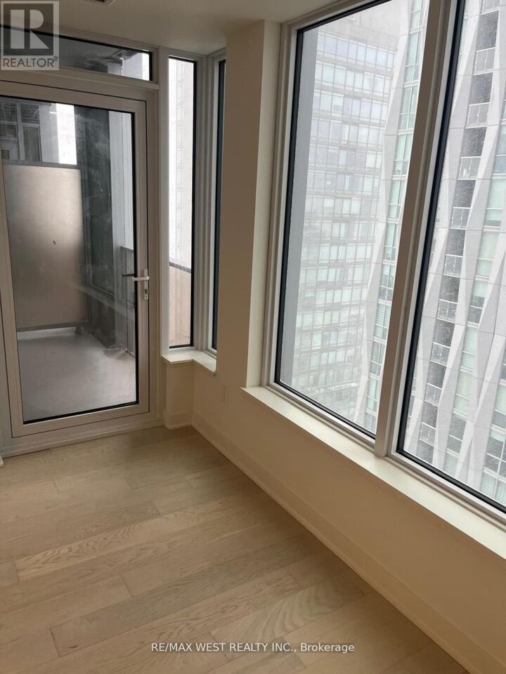 Property Photo: 11 Yorkville Avenue 2607 ON M4W 1L2