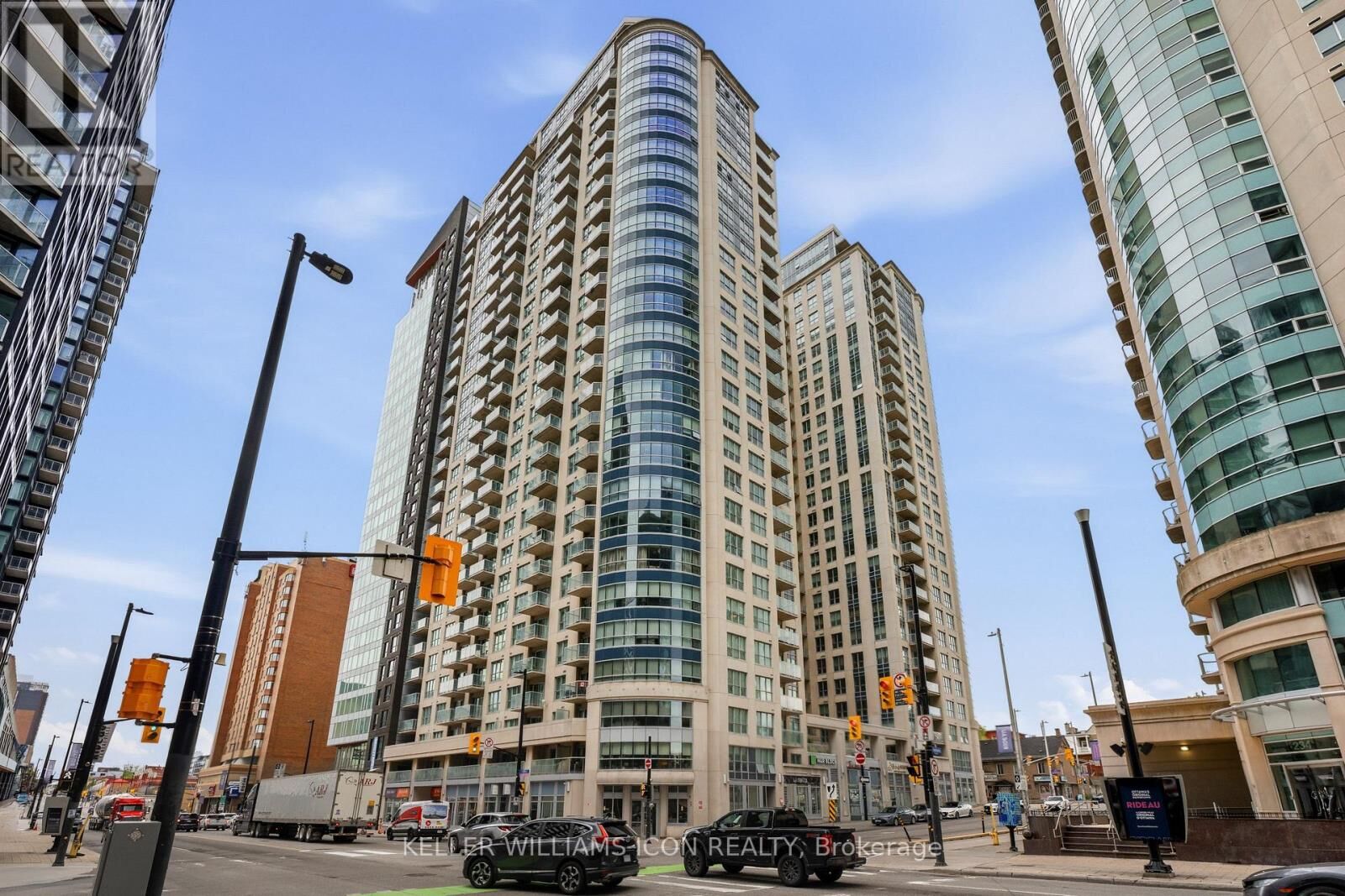 Property Photo: 242 Rideau Street 704 ON K1N 0B7