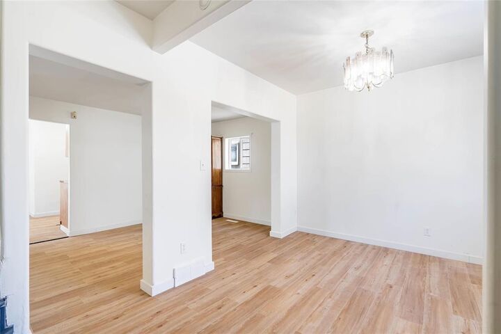 Property Photo:  784 Stella Avenue  MB R2W 2W2 