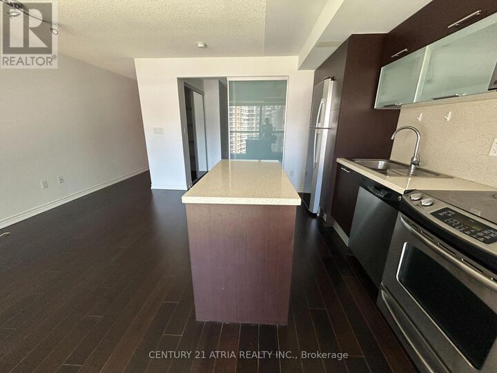 Property Photo:  386 Yonge Street 1019  ON M5B 0A5 
