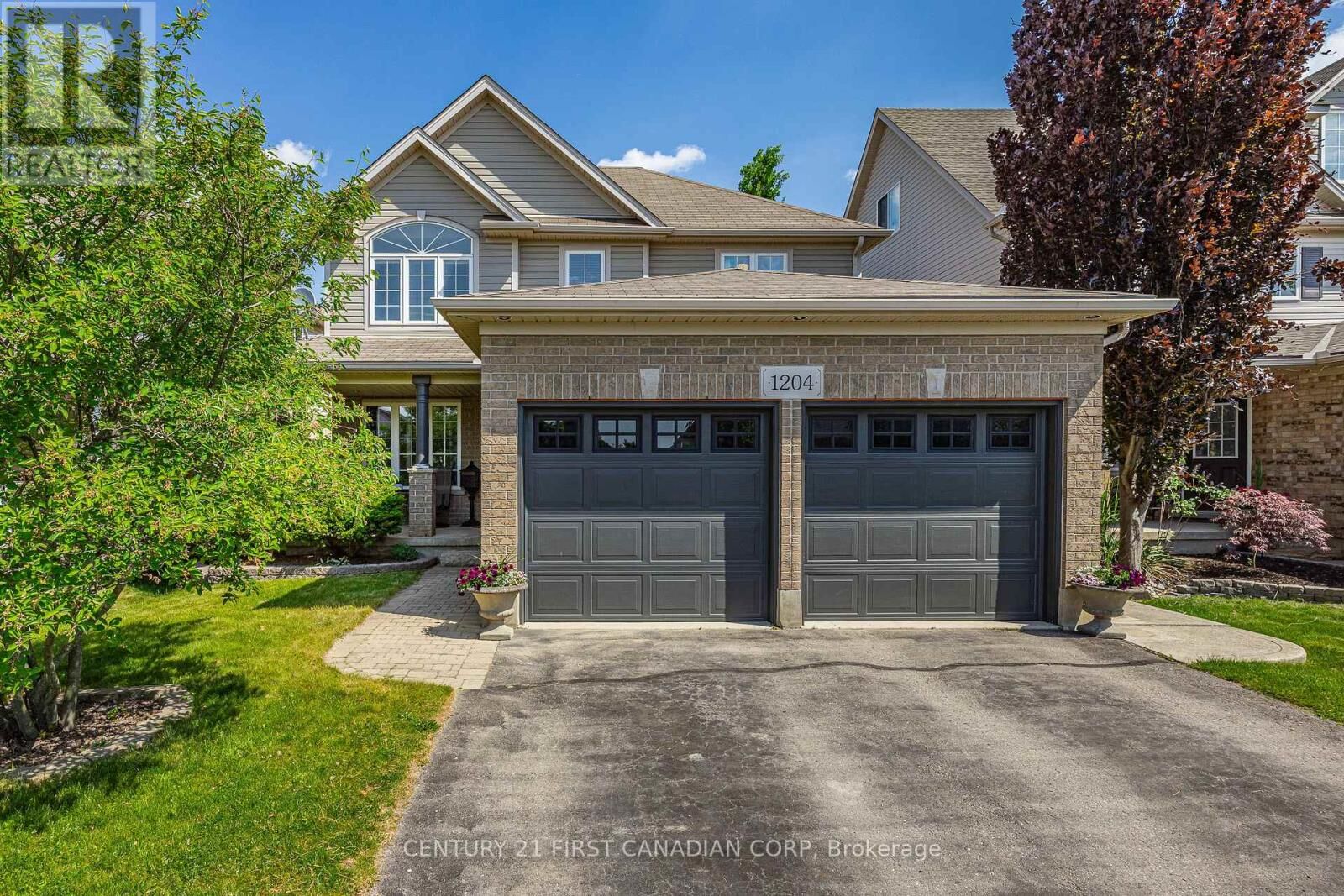 Property Photo: 1204 Meadowvale Drive ON N6K 5B5
