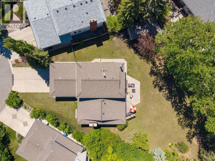 Property Photo: 243 Silvergrove Place Northwest AB T3B 4T5