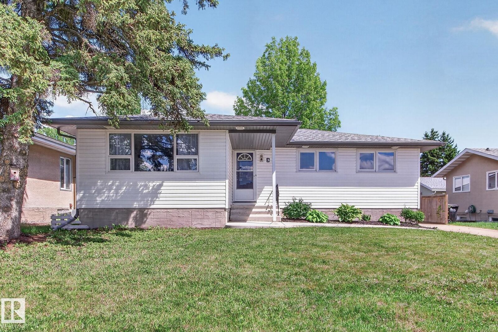 Property Photo: 3 Galaxy Way AB T8A 2J9