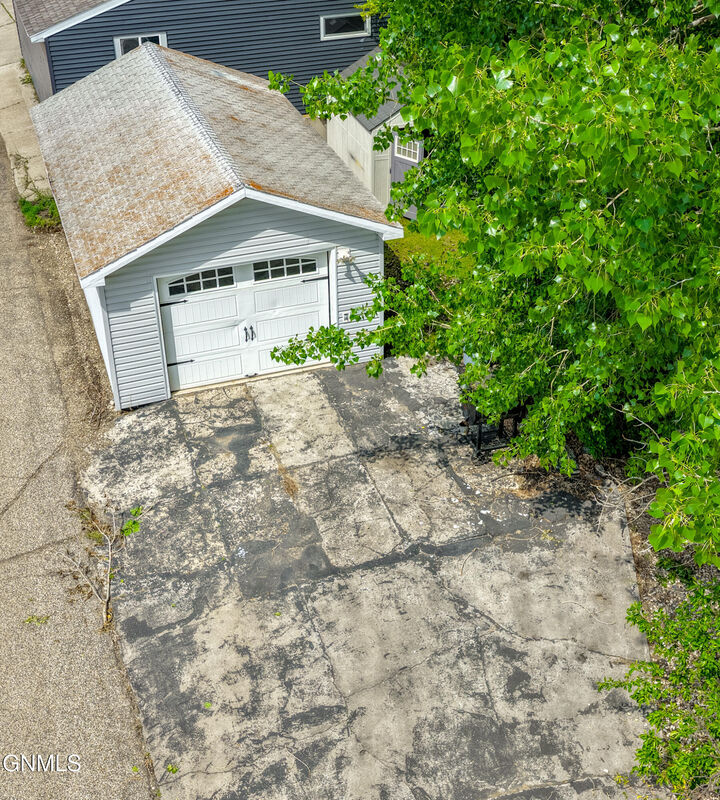 Property Photo:  807 20th Street E  ND 58801 