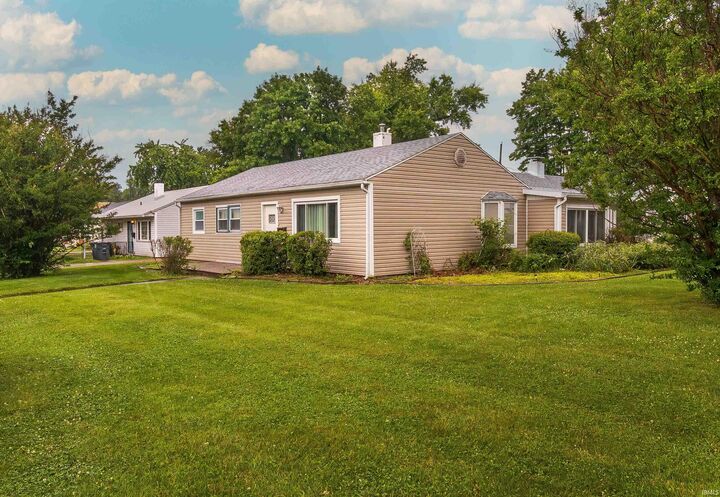 Property Photo: 601 W Mill Road IN 47710